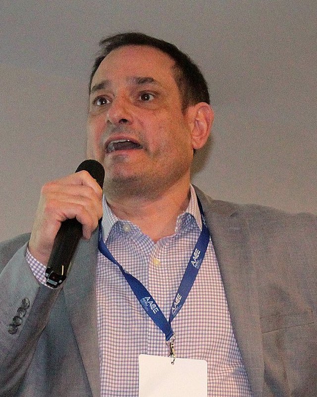 Juan Carlos Miralles exponiendo en un congreso de AACE Perú